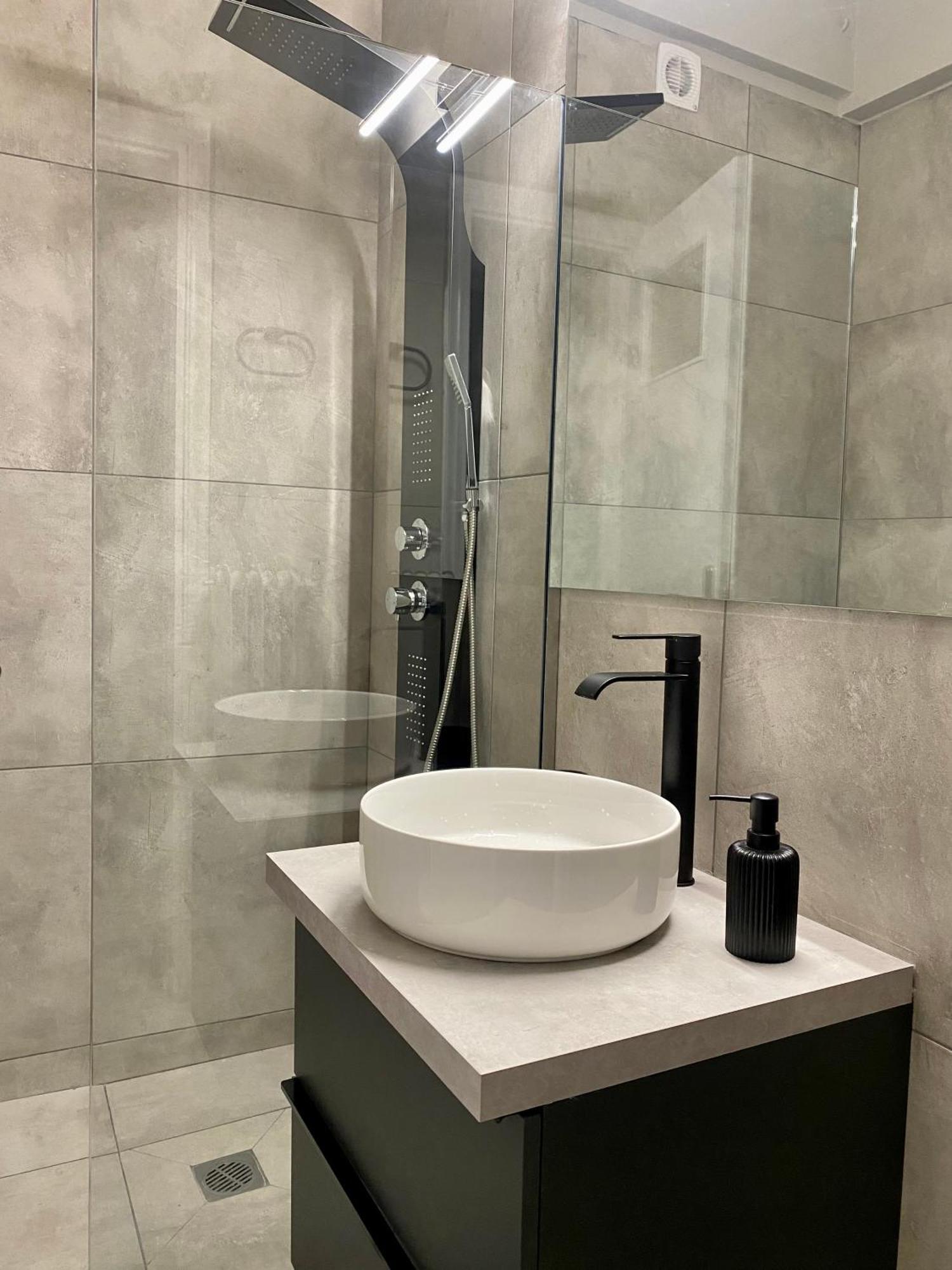 Cozy Apartment In Kolonaki Athens - Sleeps 5 Kültér fotó